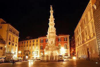 Latt E Liett * Naples